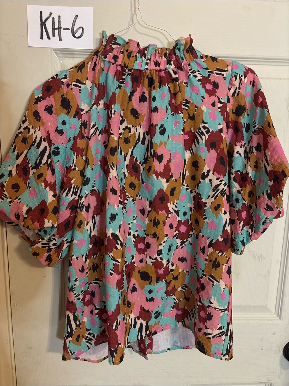 THML Multicolor Floral Puff-Sleeve Blouse